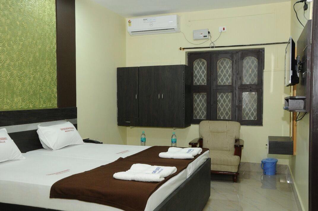 Tripura Sundari Residency Hotel Madanapalle Eksteriør billede