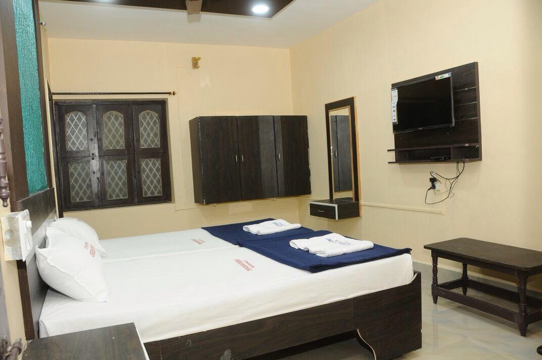 Tripura Sundari Residency Hotel Madanapalle Eksteriør billede
