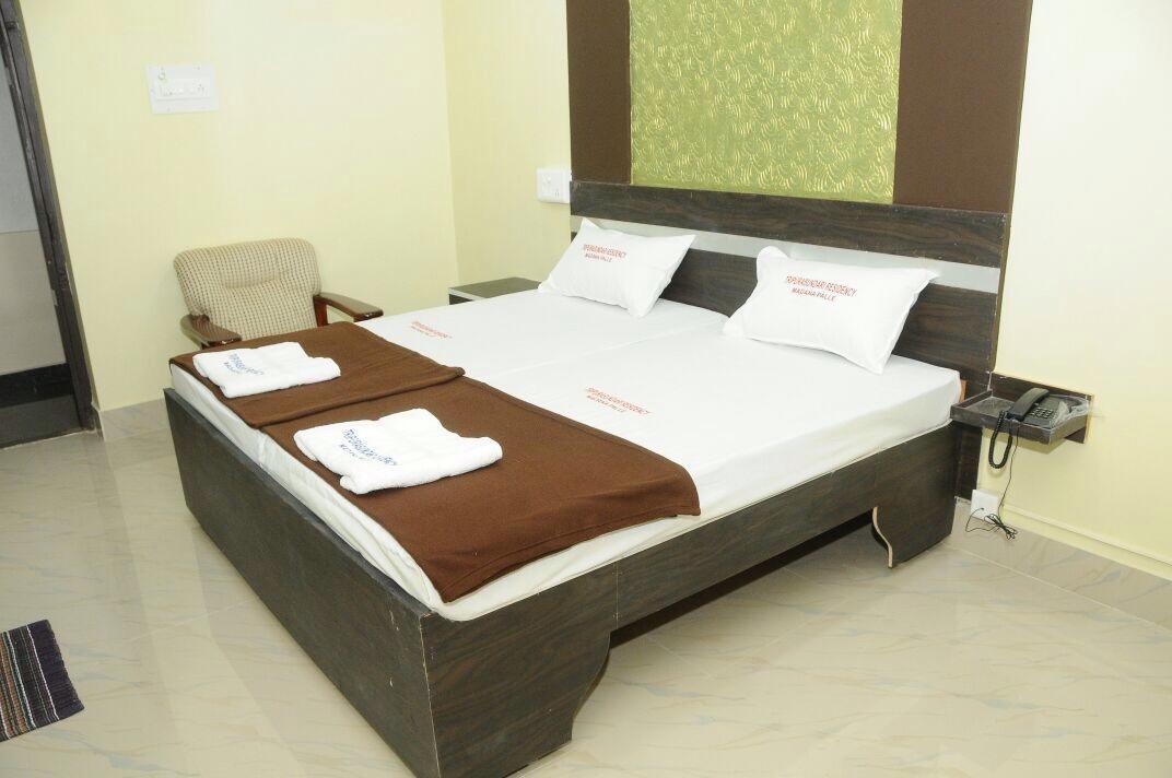 Tripura Sundari Residency Hotel Madanapalle Eksteriør billede
