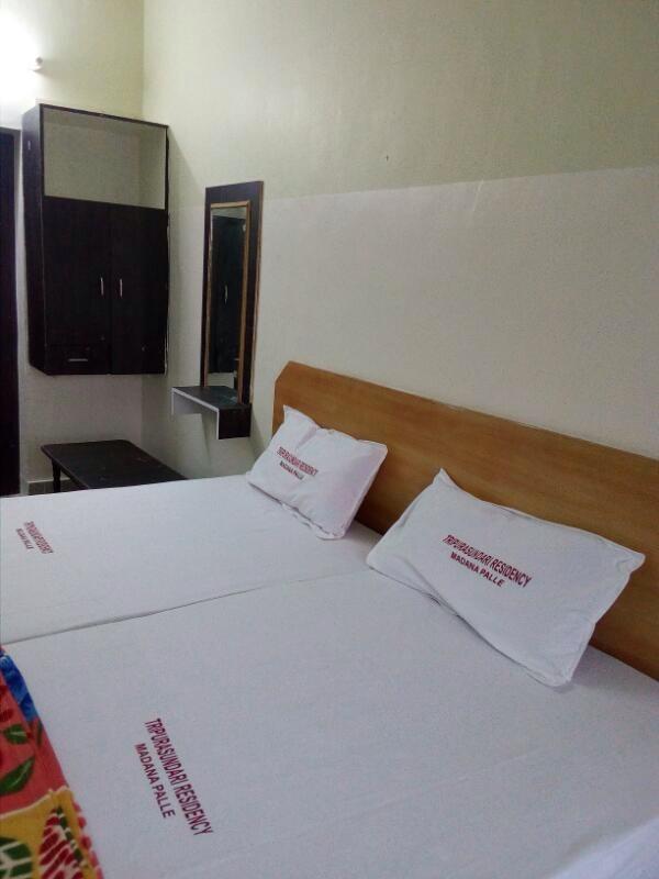 Tripura Sundari Residency Hotel Madanapalle Eksteriør billede