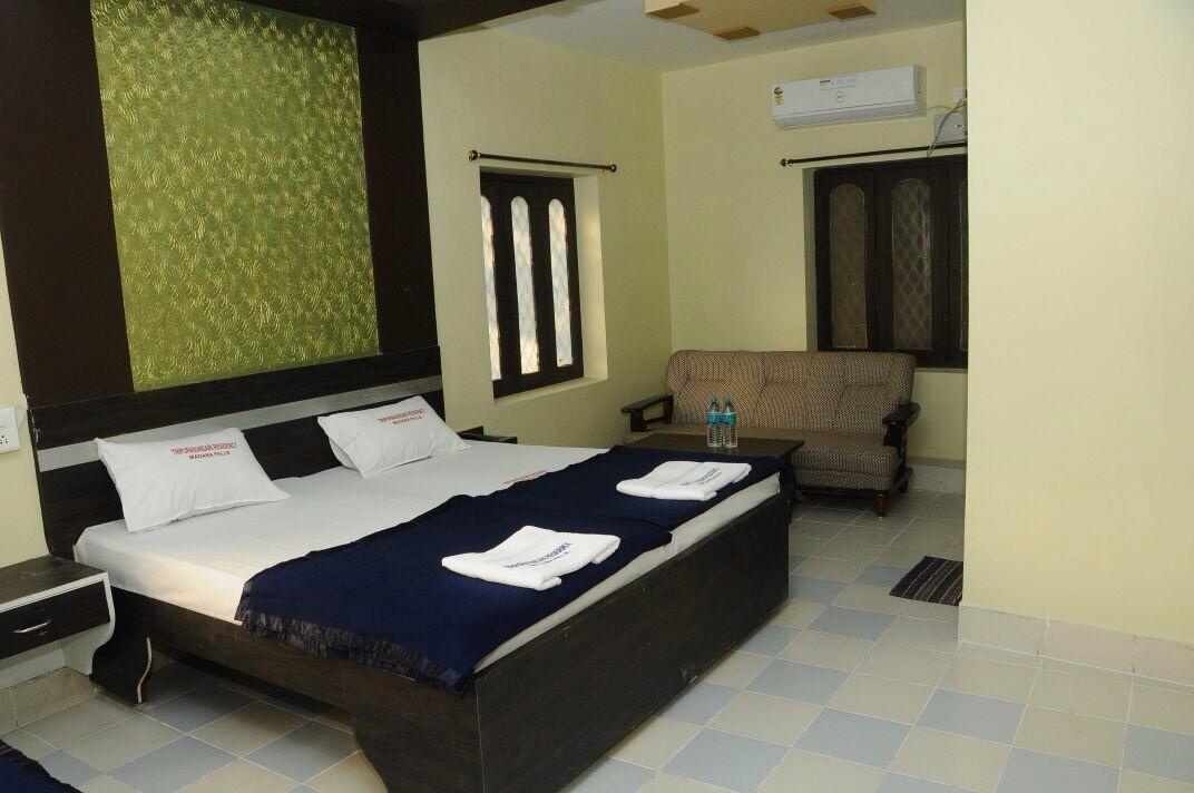 Tripura Sundari Residency Hotel Madanapalle Eksteriør billede