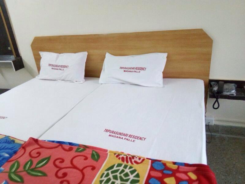 Tripura Sundari Residency Hotel Madanapalle Eksteriør billede
